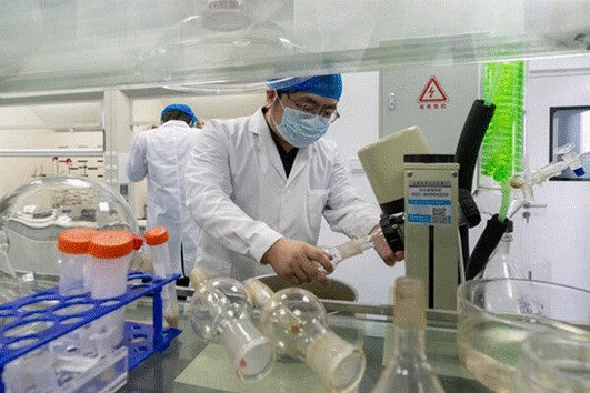 Mr. Lyu Qinghua in a biochemistry lab at Lonvi Biosciences